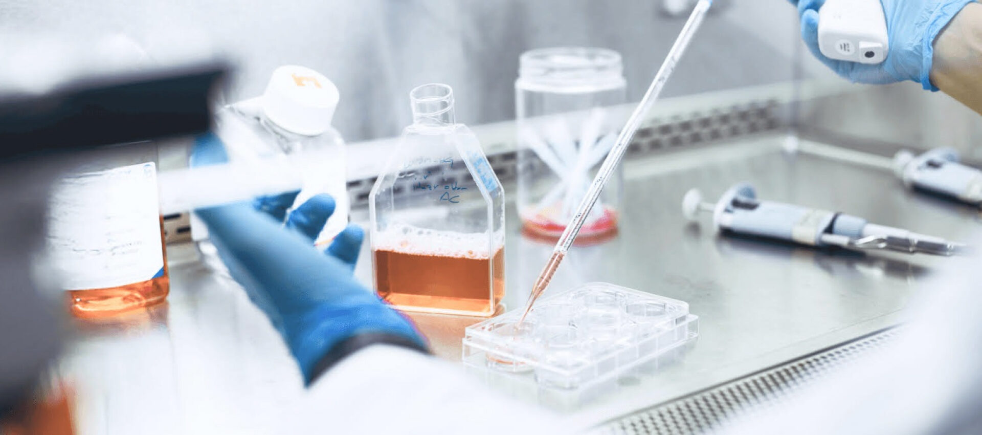 Pharmaceutical manufacturing imagery from the ForDoz Pharma website